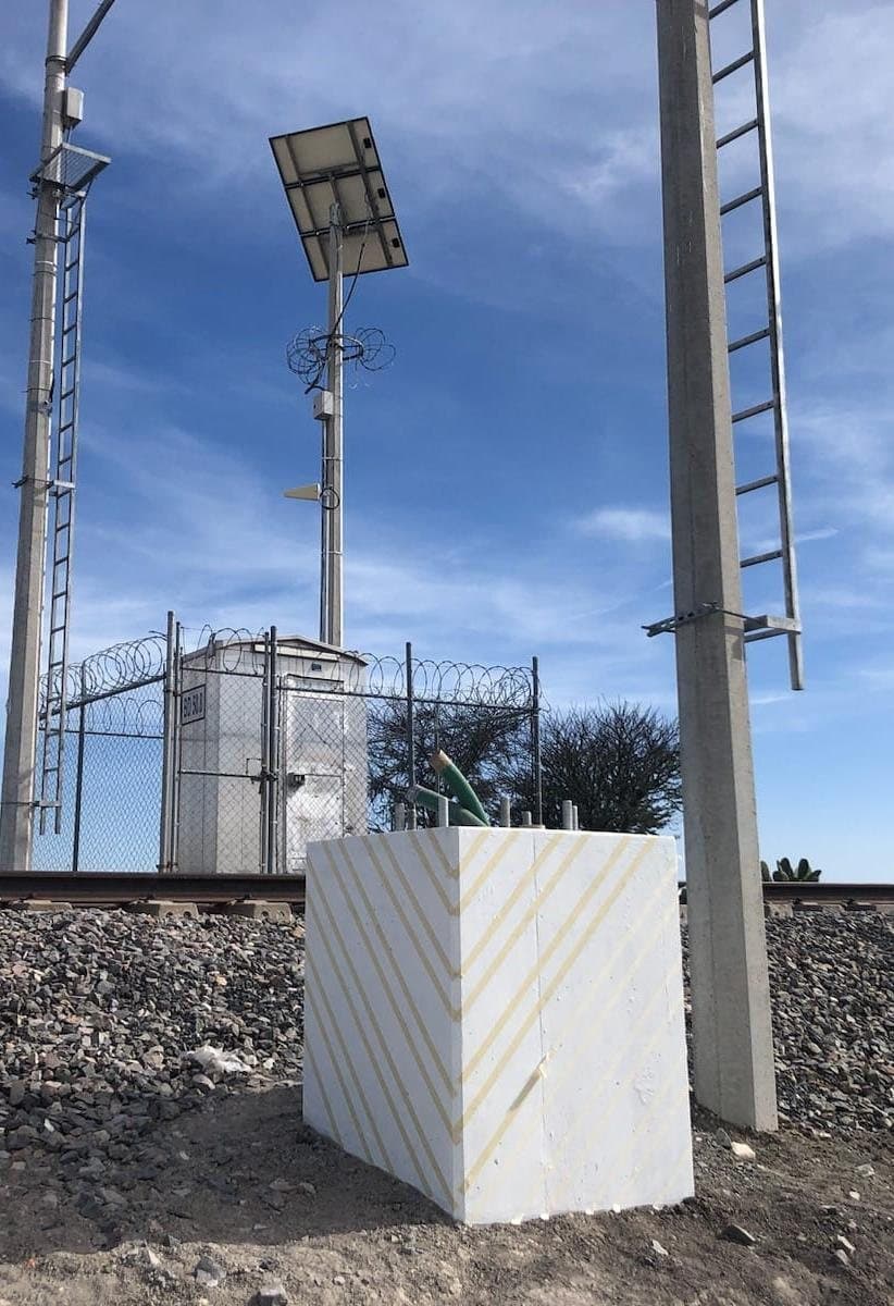 Instalación de infraestructura junto a vía férrea