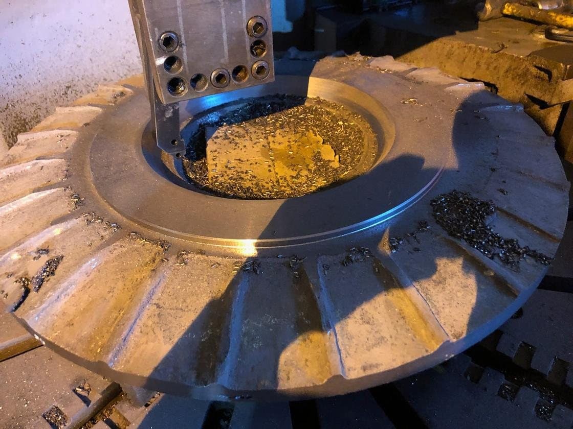 Maquinado de un componente metálico de gran formato