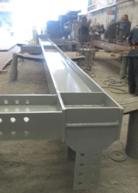 Estructura metálica soldada en proceso de fabricación